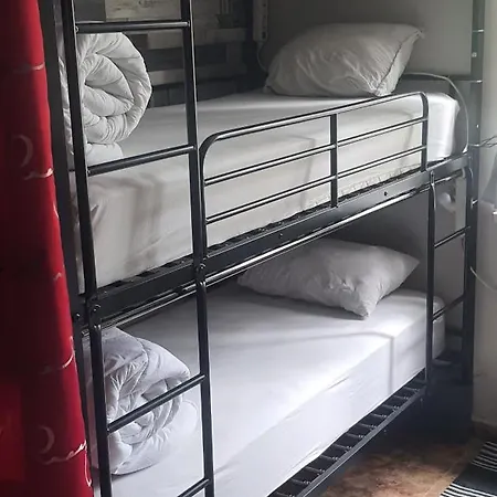 At * Μπουργκάς