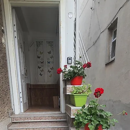 Hostel At Μπουργκάς